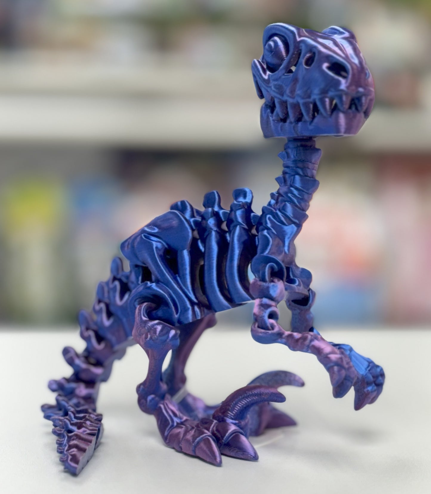Flexi Raptor Skeleton – Dual-Color 3D Printed Dinosaur | Poseable Desk Toy | Mystic Layers 3D